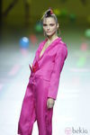 Traje fucsia de la colección primavera 2012 de Ágatha Ruiz de la Prada en Cibeles