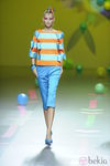 Conjunto azul y naranja de Ágatha Ruiz de la Prada en Cibeles