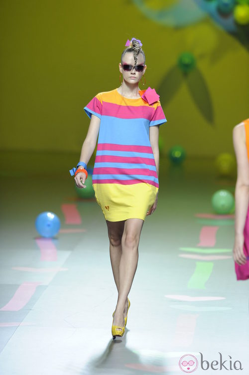 Vestido multicolor de Ágatha Ruiz de la Prada en Cibeles