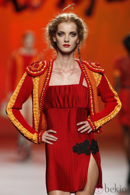 Modelo de inspiración torera de Montesinos, colección primavera 2012 