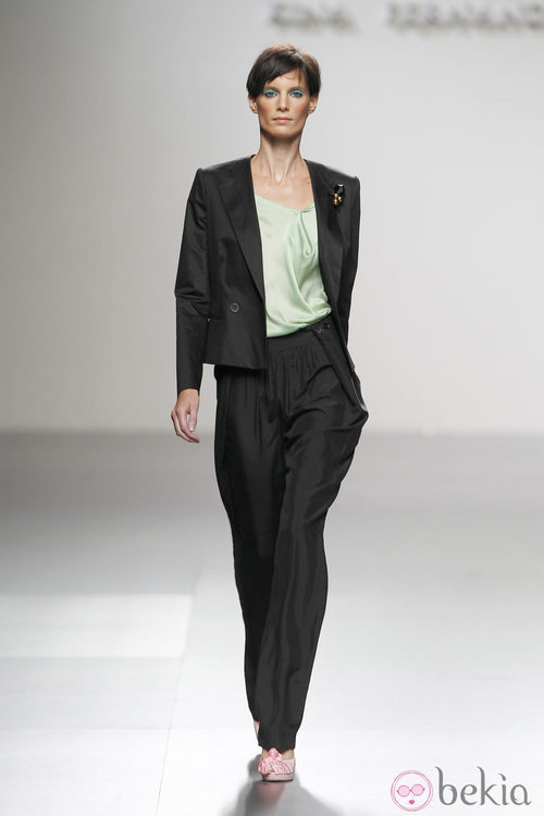 Traje de chaqueta de Kina Fernández en Cibeles, colección primavera de 2012