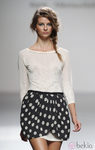 Vestido con sobrefalda de lunares de Kina Fernández en Cibeles, colección primavera de 2012