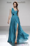 Vestido turquesa de estilo asimétrico de Kina Fernández en Cibeles, colección primavera de 2012