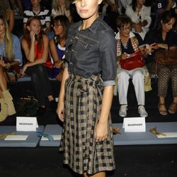 Tania Llasera con camisa vaquera en el desfile de Kina Fernández en Cibeles