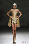 Corsé dorado de Maya Hansen en Cibeles, colección de primavera de 2012