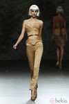 Corsé beige con cuero de Maya Hansen en Cibeles, colección de primavera de 2012
