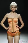 Corsé naranja de Maya Hansen en Cibeles, colección de primavera de 2012