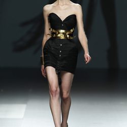 Vestido corsé de Maya Hansen en Cibeles, colección de primavera de 2012
