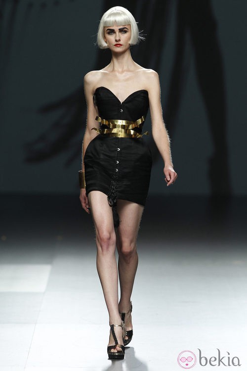 Vestido corsé de Maya Hansen en Cibeles, colección de primavera de 2012