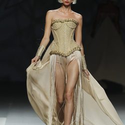 Corsé trenzado de Maya Hansen en Cibeles, colección de primavera de 2012