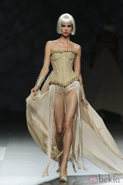 Corsé trenzado de Maya Hansen en Cibeles, colección de primavera de 2012