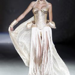 Corsé con trenzas y pedrería de Maya Hansen en Cibeles, colección de primavera de 2012