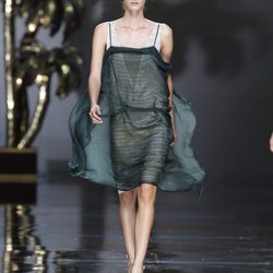 Vestido en verde y crudo de Ailanto en Cibeles, colección primavera 2012 