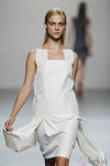 Vestido blanco de Lemoniez en Cibeles, colección primavera de 2012