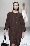 Abrigo marrón de Lemoniez en Cibeles, colección primavera 2012