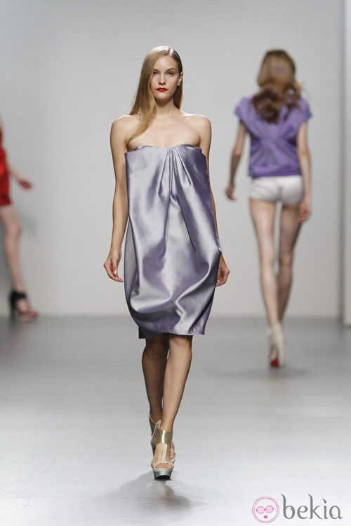 Vestido de noche de Amaya Arzuaga en Cibeles, colección primavera de 2012