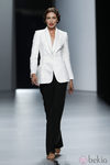Traje de chaqueta de Juanjo Oliva en Cibeles, colección primavera de 2012