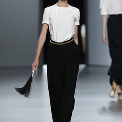 Pantalón ancho de Juanjo Oliva en Cibeles, colección primavera de 2012