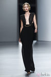 Vestido con escote cuadrado de Juanjo Oliva en Cibeles, colección primavera de 2012