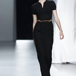 Traje de noche de manga corta de Juanjo Oliva en Cibeles, colección primavera de 2012