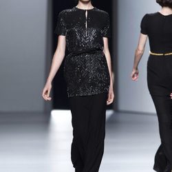 Top con lentejuelas de Juanjo Oliva en Cibeles, colección primavera de 2012