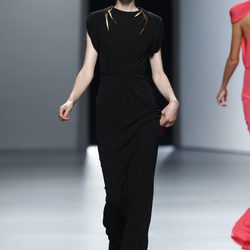 Vestido negro de Juanjo Oliva en Cibeles, colección primavera de 2012