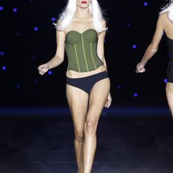 Corsé verde de Montse Bassons en Cibeles