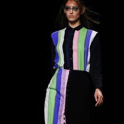 Túnica multicolor de Martin Lamothe en Cibeles