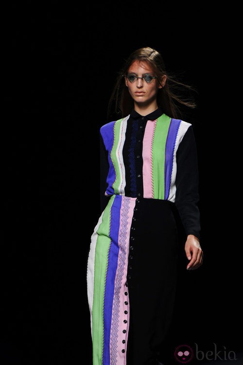 Túnica multicolor de Martin Lamothe en Cibeles