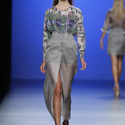 Conjunto gris de Martin Lamothe en Cibeles