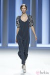Mono negro de la colección primavera 2012 de Sita Murt presentada en Cibeles