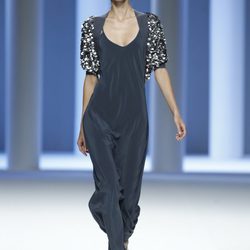Mono negro de la colección primavera 2012 de Sita Murt presentada en Cibeles