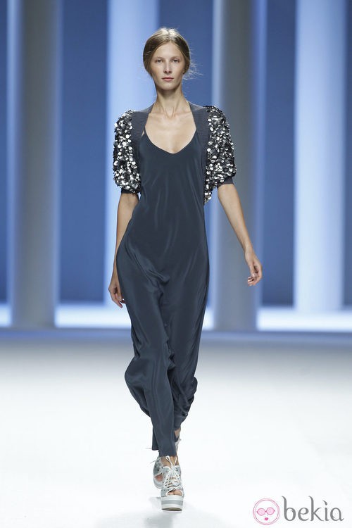 Mono negro de la colección primavera 2012 de Sita Murt presentada en Cibeles