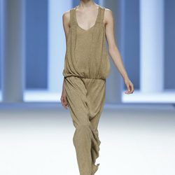 Mono dorado de la colección primavera 2012 de Sita Murt en Cibeles