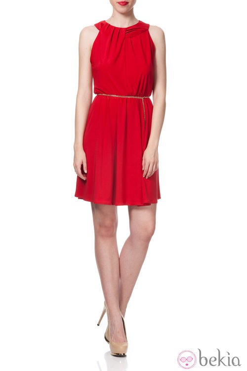 Vestido corto en rojo intenso de la Colección Crucero 2014 de Poète