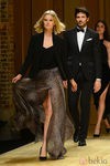 Toni Garrn y Andrés Velencoso desfilando para Mango 080 Barcelona Fashion otoño/invierno 2014