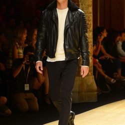 River Viiperi desfilando para Mango 080 Barcelona Fashion otoño/invierno 2014