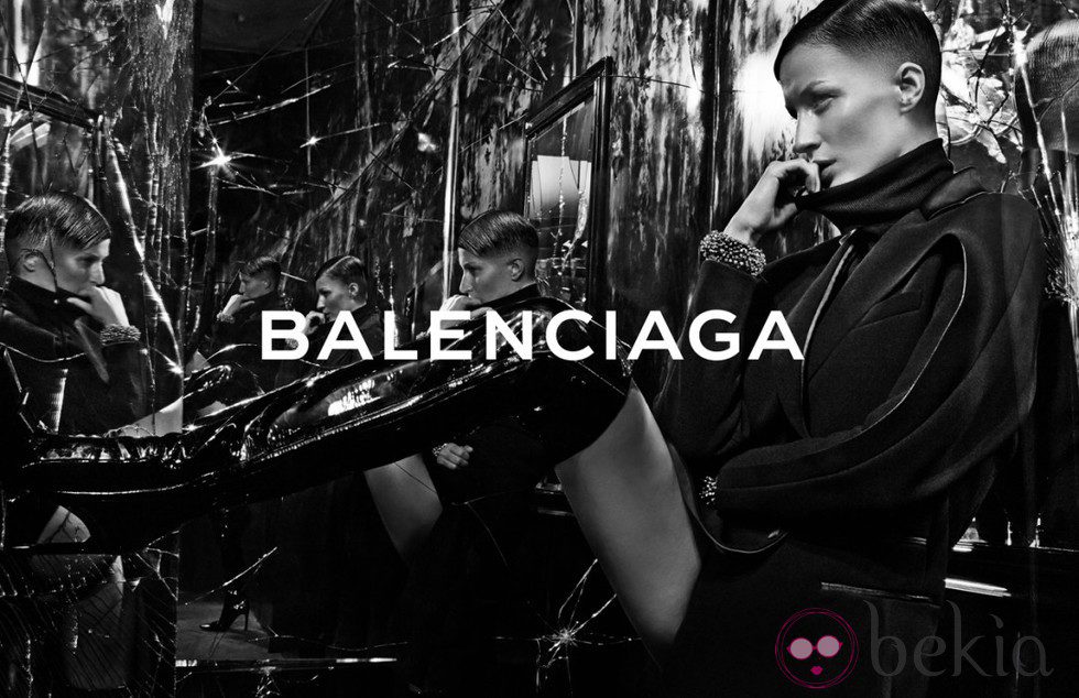 Gisele Bündchen con un sorprendente corte de pelo para la campaña de Balenciaga