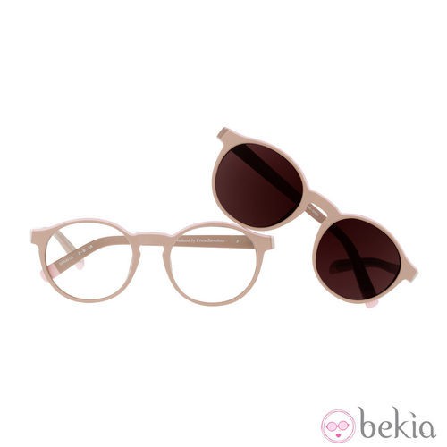 Gafas con montura beige y lente marrón de Transitions y Etnia Barcelona