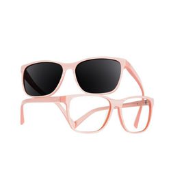 Gafas con montura salmón y lente negra de Transitions y Etnia Barcelona