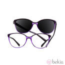 Gafas con montura morada y lente negra de Transitions y Etnia Barcelona