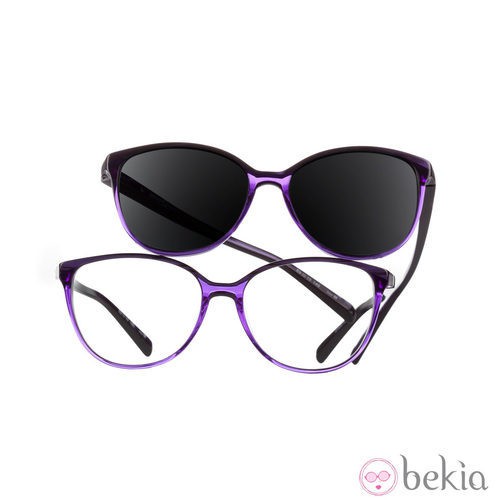 Gafas con montura morada y lente negra de Transitions y Etnia Barcelona