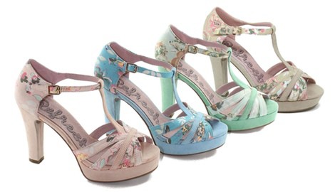 Sandalias de tiras con estampado floral de Refresh para verano 2014