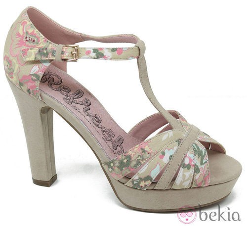 Sandalia de tiras color taupe de Refresh para verano 2014