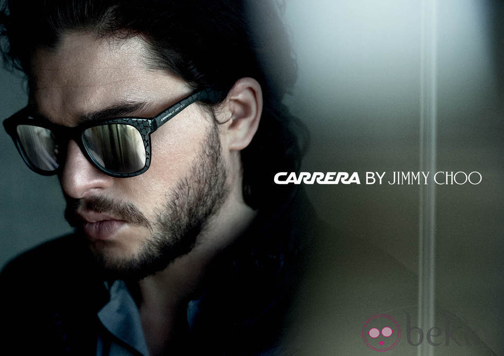 Kit Harington para la nueva campaña de gafas de Carrera by Jimmy Choo