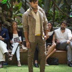 Chaqueta arena y vaquero caqui de Emidio Tucci para primavera/verano 2015