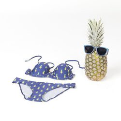 Bikini con estampado de piñas para verano 2014 de Springfield