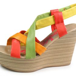 Sandalia de tiras en tonos vivos con cuña de Lois para verano 2014