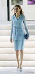 La Reina Letizia con vestido azul y chaqueta de encaje