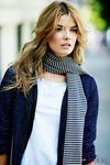 Chaqueta de tweed y bufanda de rayas de la colección otoño/invierno 2014 de Poète